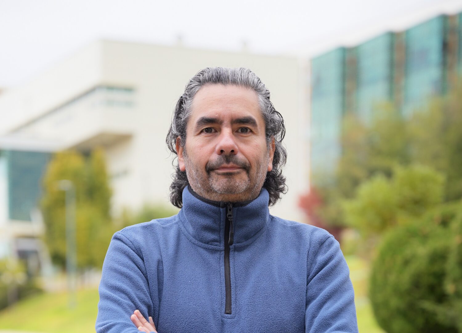 Egresadas del Instituto de Biología y profesor Hernán Cofré publican artículo en prestigiosa revista de biología